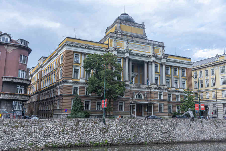Bosnia y Herzegovina - Sarajevo 51 - Facultad de Derecho